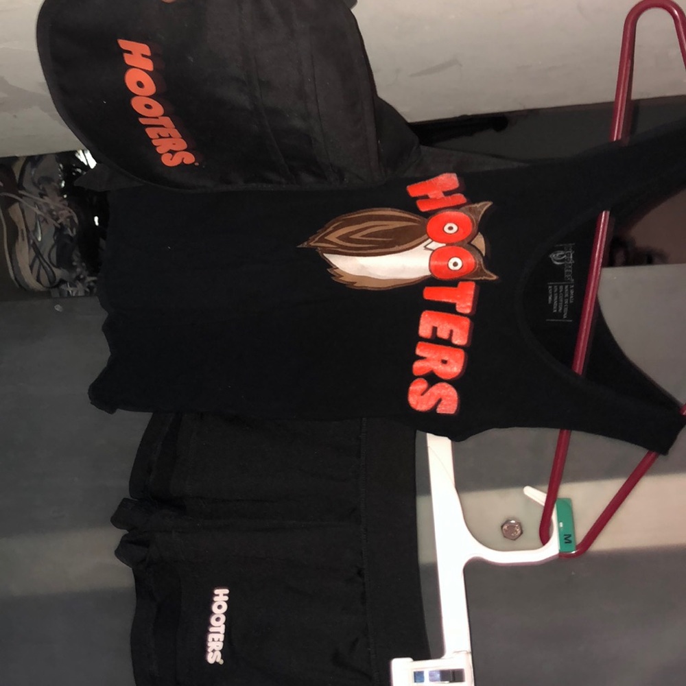 Hooters uniform